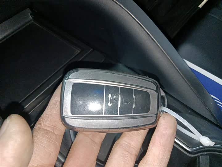 Фото 9 - Toyota Camry