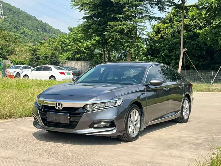 Фото 1 - Honda Accord