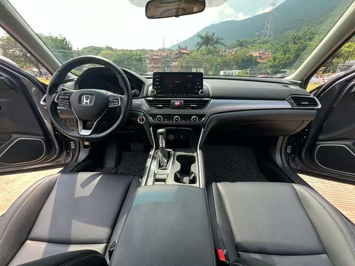 Фото 4 - Honda Accord