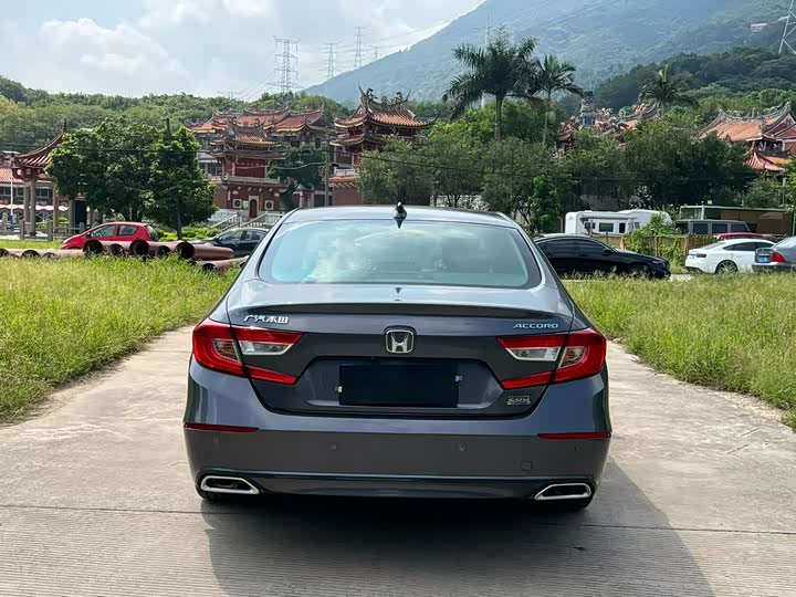 Фото 8 - Honda Accord