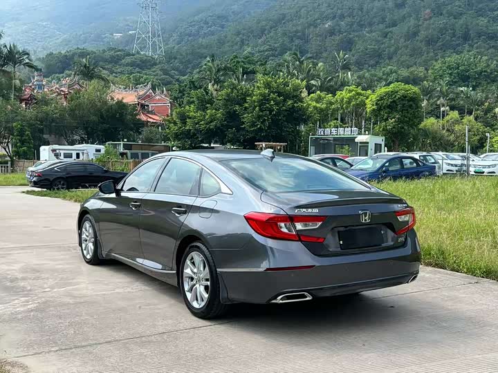 Фото 9 - Honda Accord