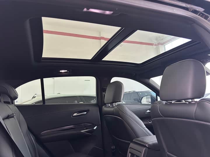 Фото 12 - Cadillac XT4