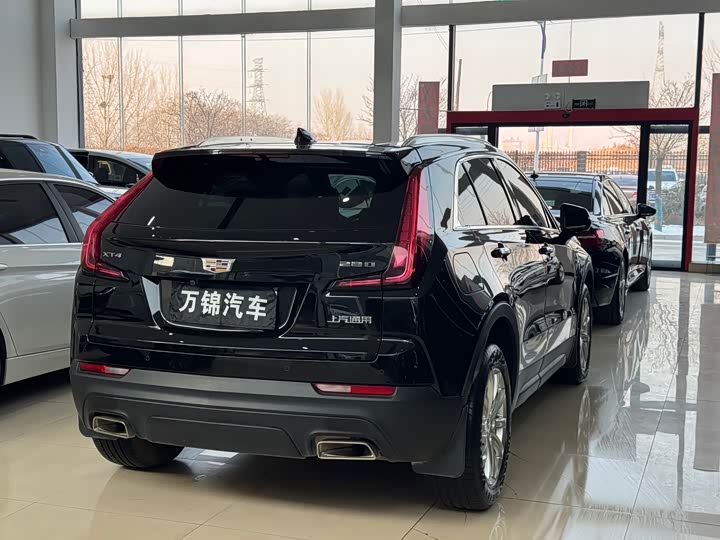 Фото 6 - Cadillac XT4