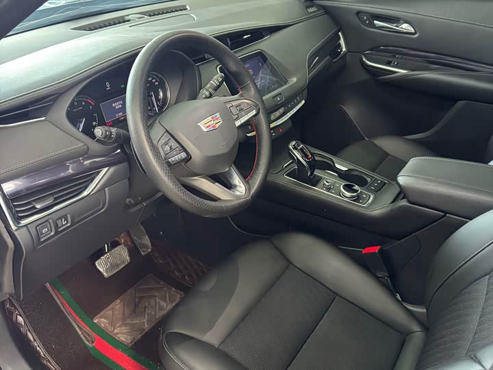 Фото 7 - Cadillac XT4