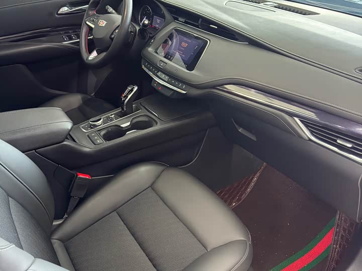 Фото 9 - Cadillac XT4