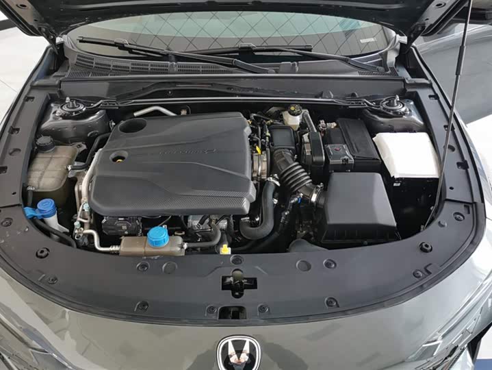 Фото 10 - Changan UNI-V