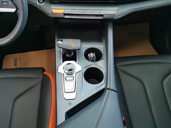 Фото 16 - Changan UNI-V