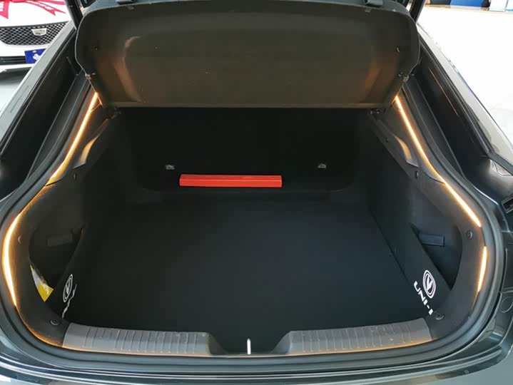 Фото 4 - Changan UNI-V