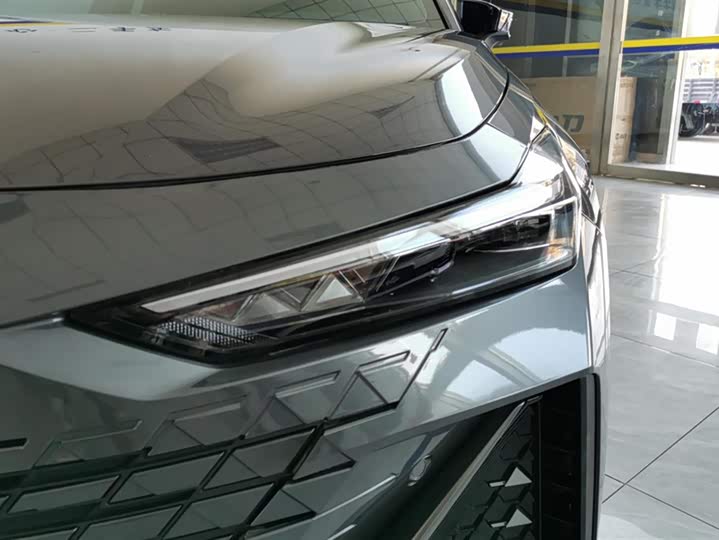 Фото 5 - Changan UNI-V