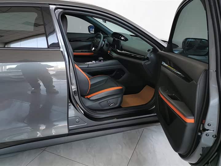 Фото 8 - Changan UNI-V