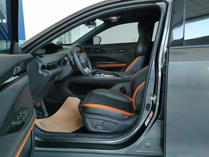 Фото 9 - Changan UNI-V