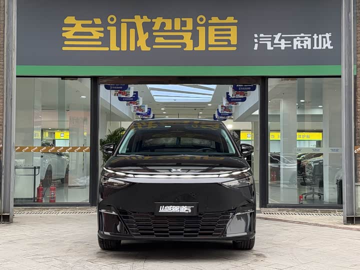 Фото 2 - XPeng X9