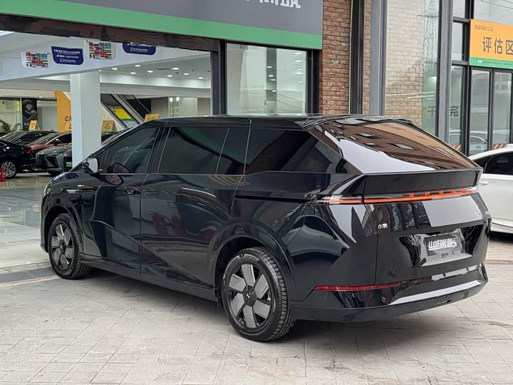 Фото 6 - XPeng X9