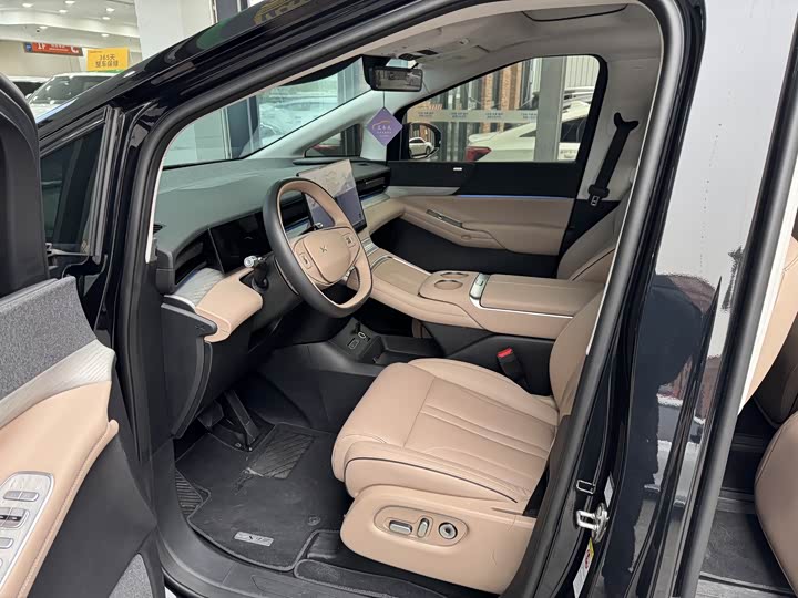 Фото 8 - XPeng X9