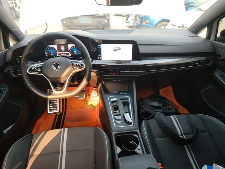 Фото 10 - Volkswagen Golf