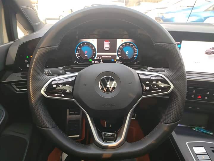 Фото 11 - Volkswagen Golf