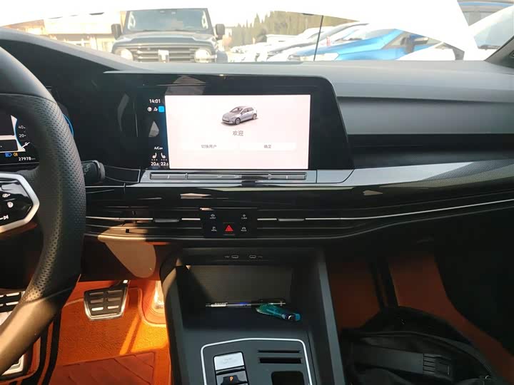 Фото 13 - Volkswagen Golf