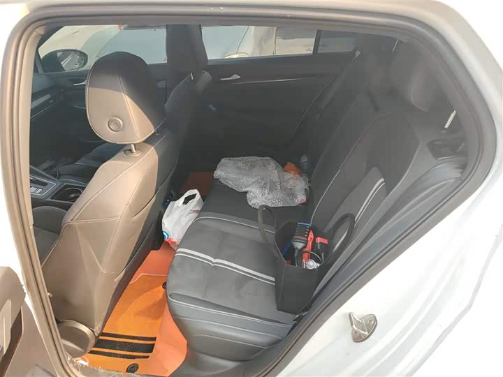 Фото 17 - Volkswagen Golf