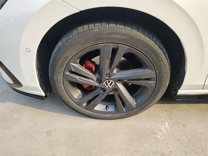 Фото 23 - Volkswagen Golf