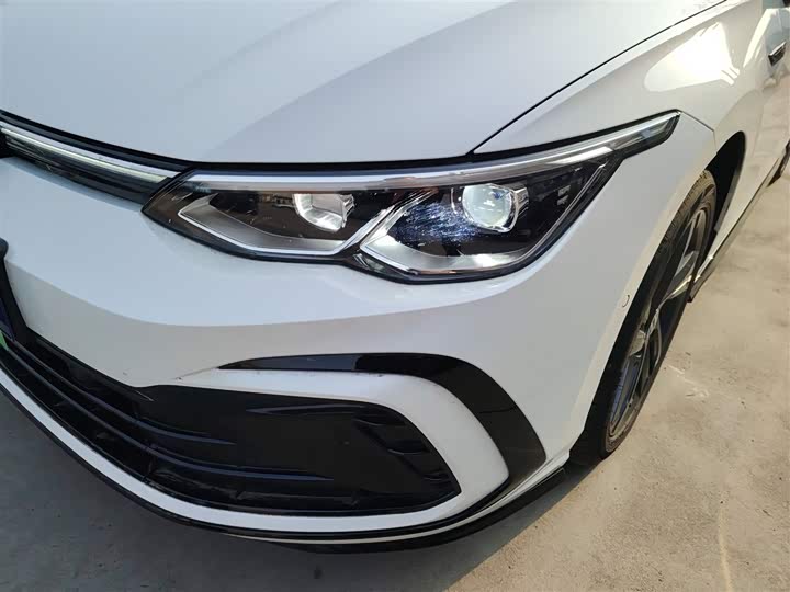 Фото 24 - Volkswagen Golf