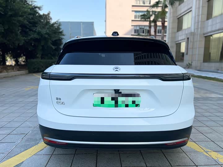 Фото 2 - Nio ES6