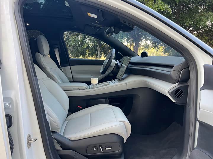 Фото 20 - Nio ES6