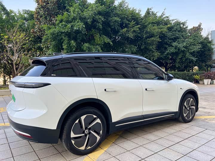 Фото 4 - Nio ES6