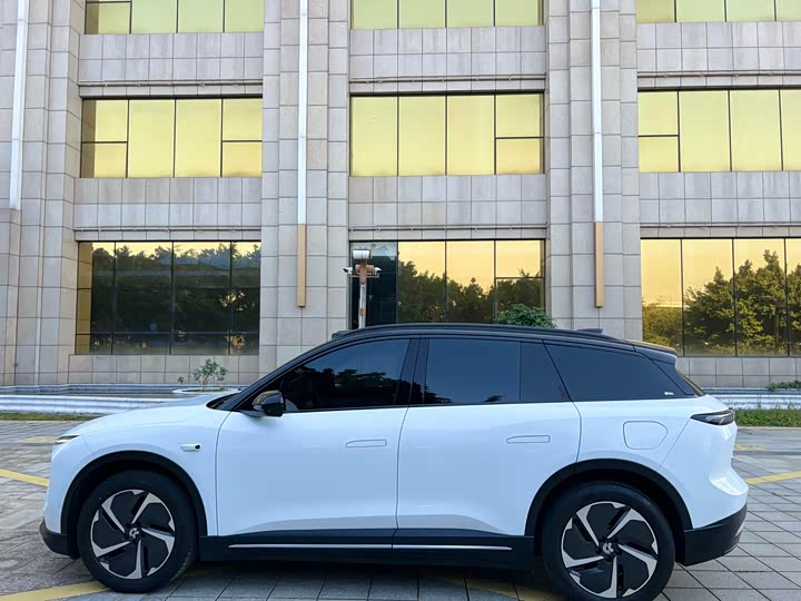 Фото 8 - Nio ES6