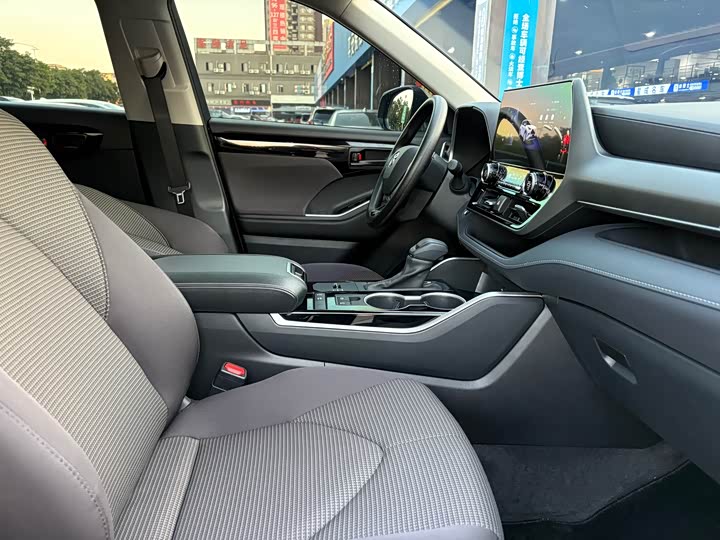 Фото 10 - Toyota Highlander