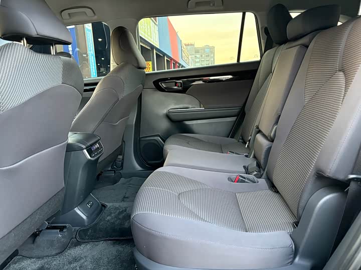 Фото 12 - Toyota Highlander