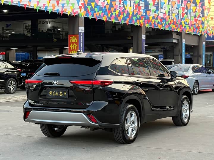 Фото 17 - Toyota Highlander