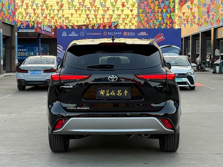 Фото 18 - Toyota Highlander