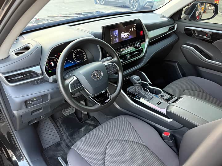 Фото 8 - Toyota Highlander