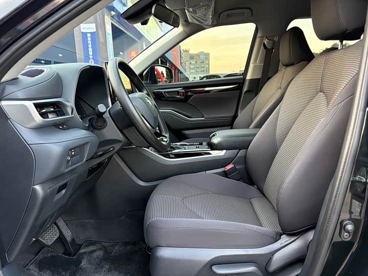 Фото 9 - Toyota Highlander