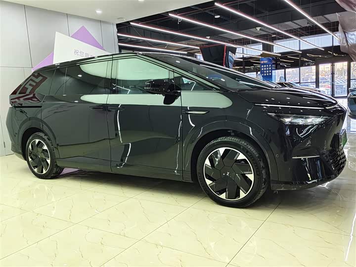 Фото 3 - XPeng X9