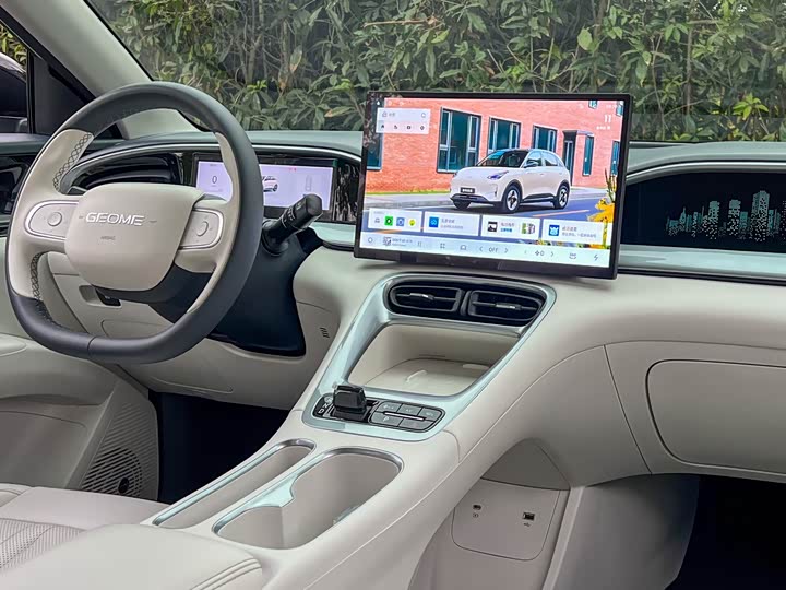 Фото 13 - Geely Galaxy Geome