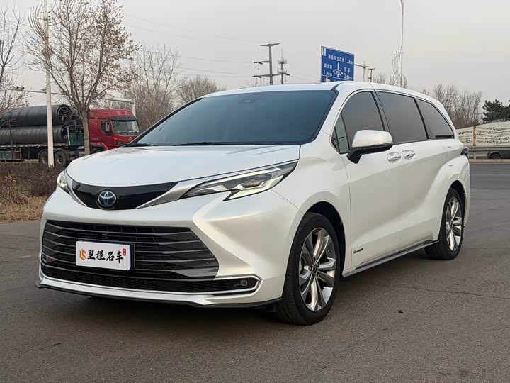 Фото 1 - Toyota Sienna