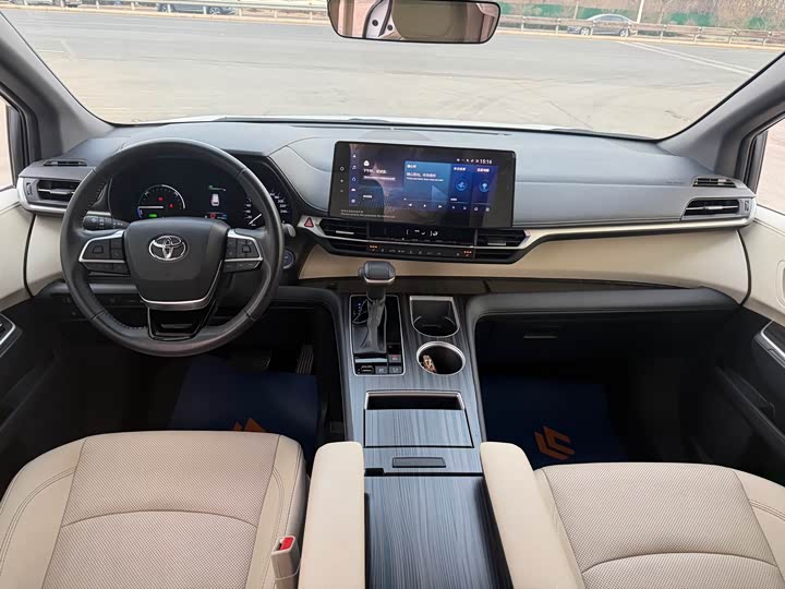 Фото 12 - Toyota Sienna