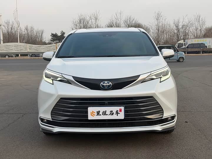 Фото 2 - Toyota Sienna