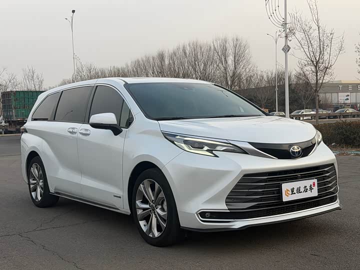 Фото 3 - Toyota Sienna