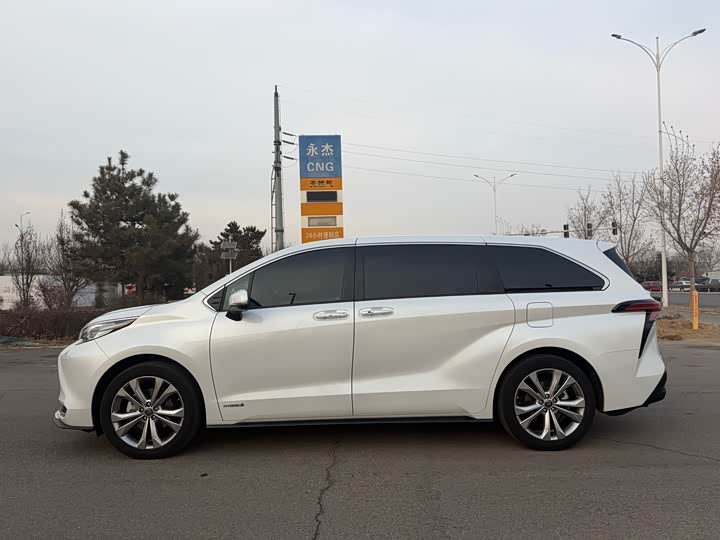 Фото 4 - Toyota Sienna