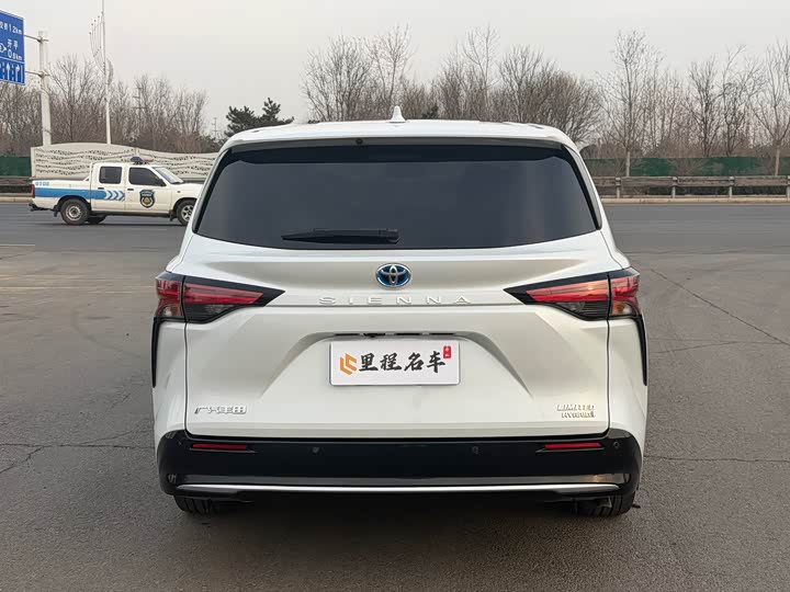 Фото 7 - Toyota Sienna