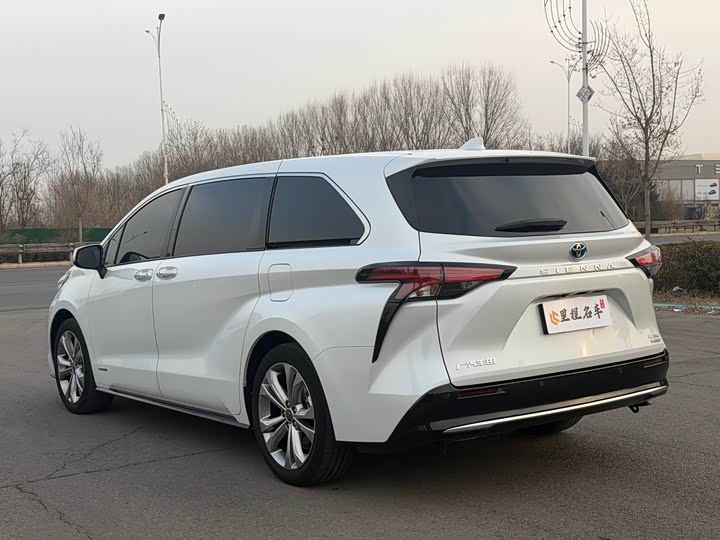 Фото 8 - Toyota Sienna