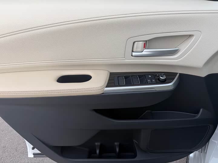 Фото 9 - Toyota Sienna