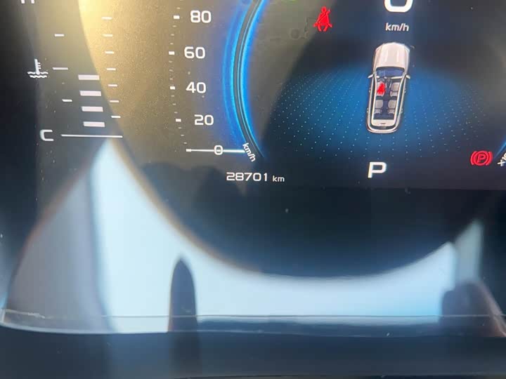 Фото 10 - Geely Atlas