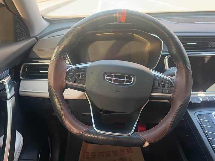 Фото 11 - Geely Atlas