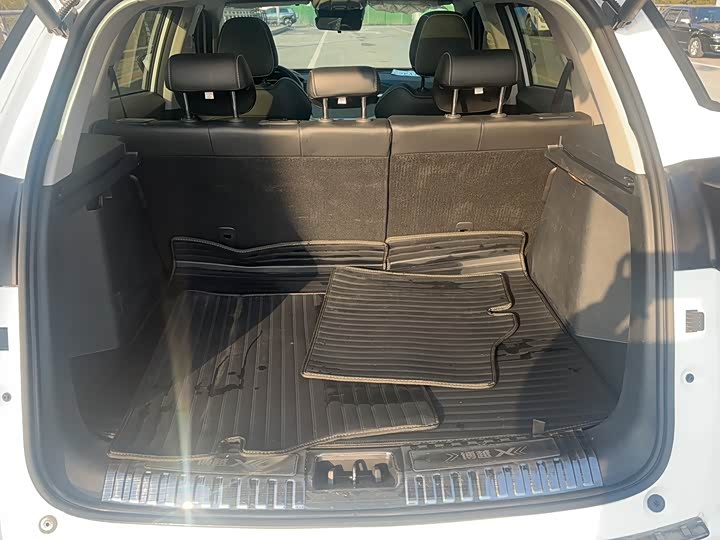 Фото 18 - Geely Atlas