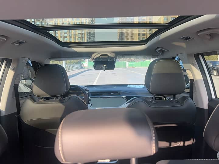 Фото 19 - Geely Atlas