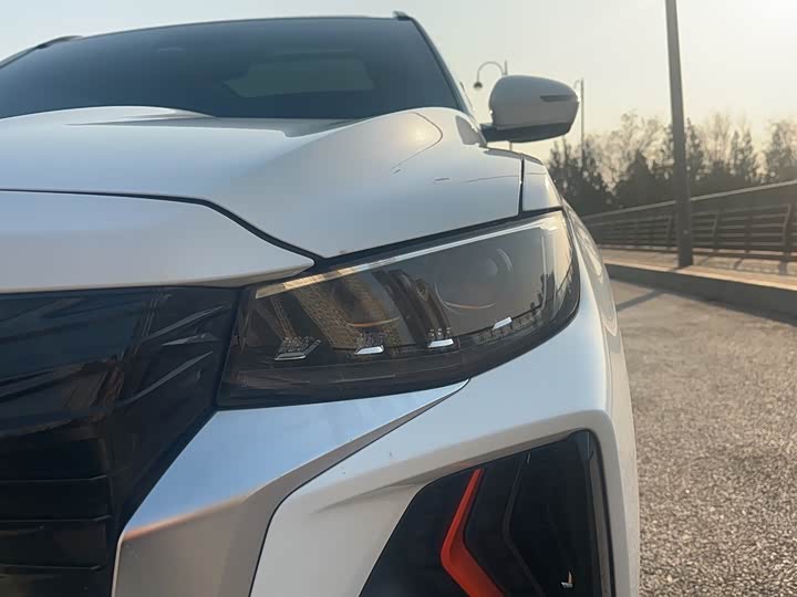 Фото 23 - Geely Atlas