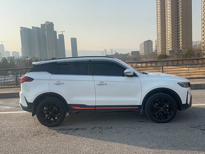 Фото 3 - Geely Atlas